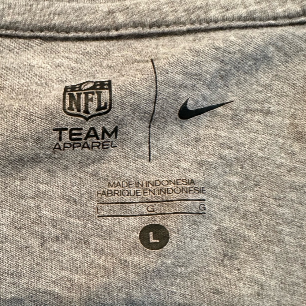 NFL Raiders Gray and Black Short Sleeve Tee - Picture 4 of 4
